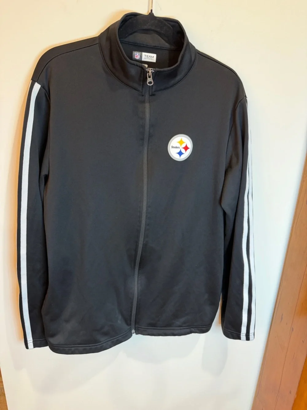 NFL Team Apparel Pittsburg Steelers Black NFL Zip-Up Jacket with White Stripes M